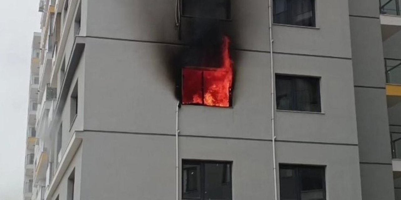 İzmir'de panik: 8 katlı sitede yangın çıktı