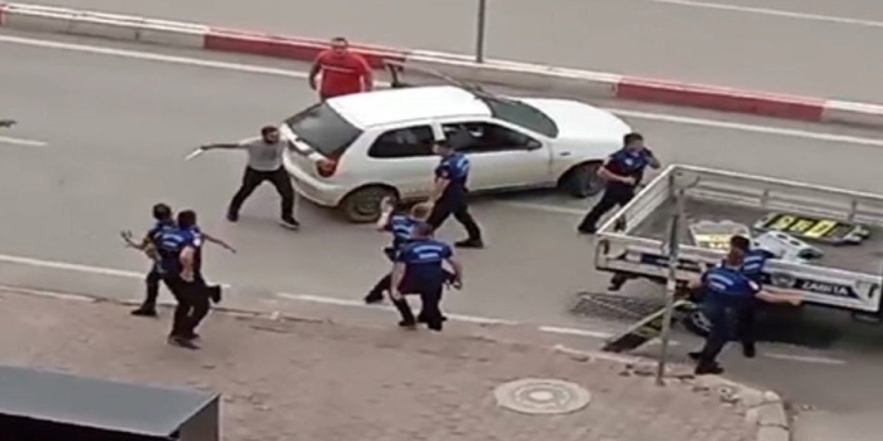 Adana'da zabıtaya bıçakla saldırdılar
