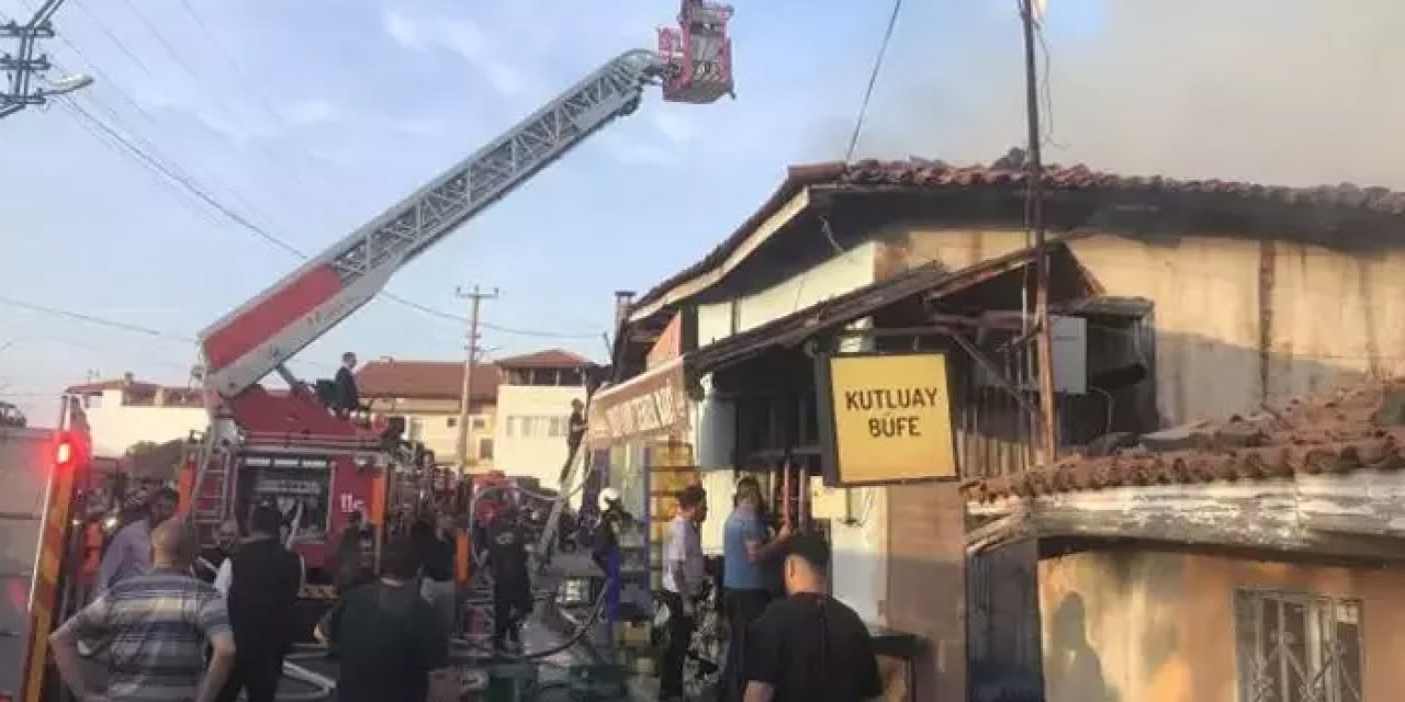 Manisa'da korkunç yangın: Ev ve iş yerleri küle döndü