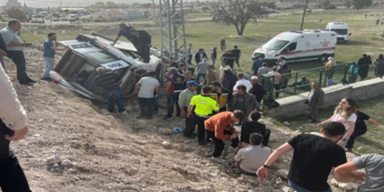 Yolcu minibüsü şarampole devrildi: Çok sayıda yaralı var