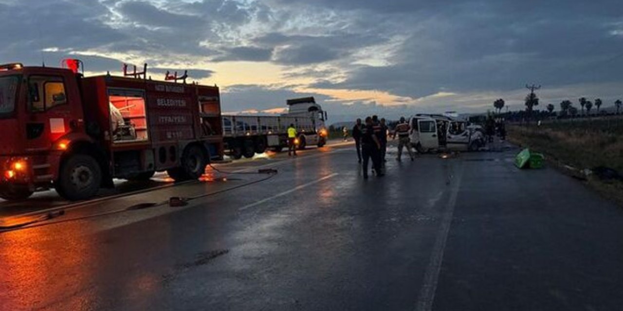 Hatay'da feci kaza: 5 ölü, 2 yaralı