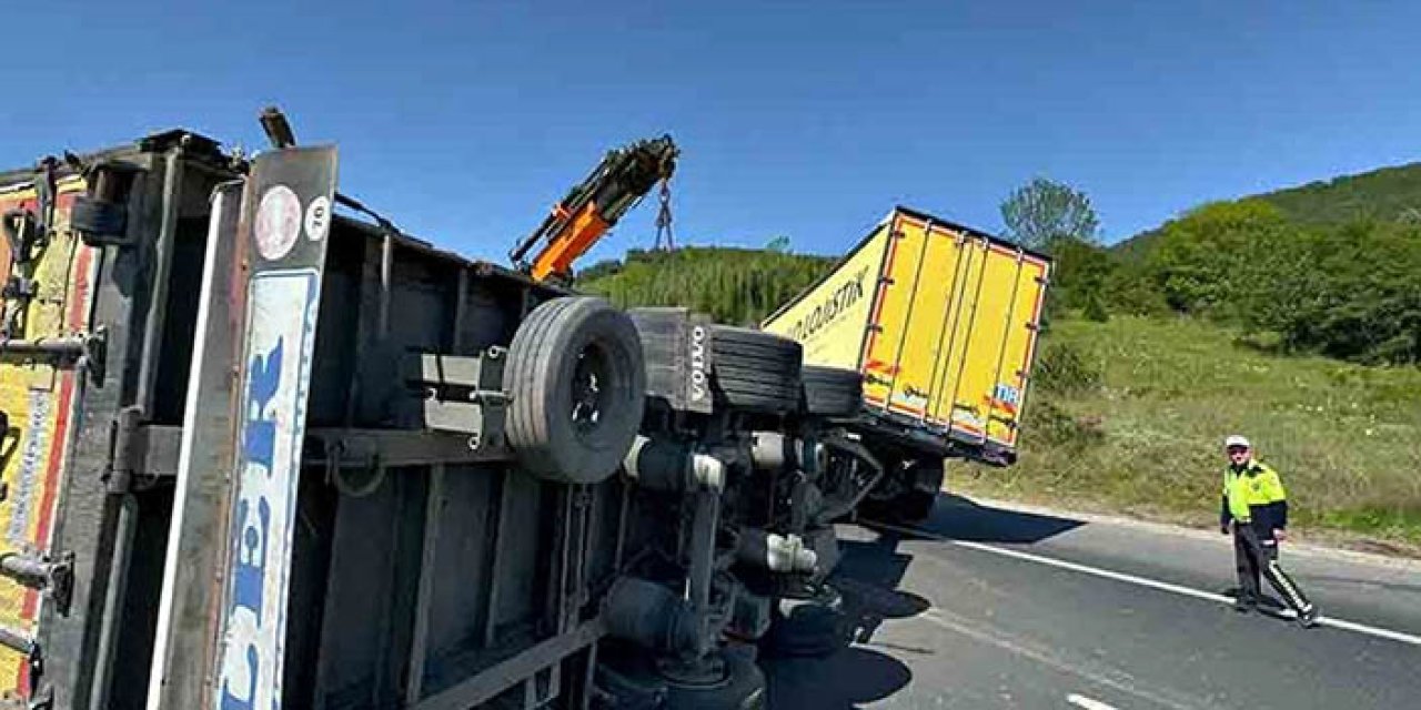 Tır devrildi! Anadolu Otoyolu trafiğe kapandı