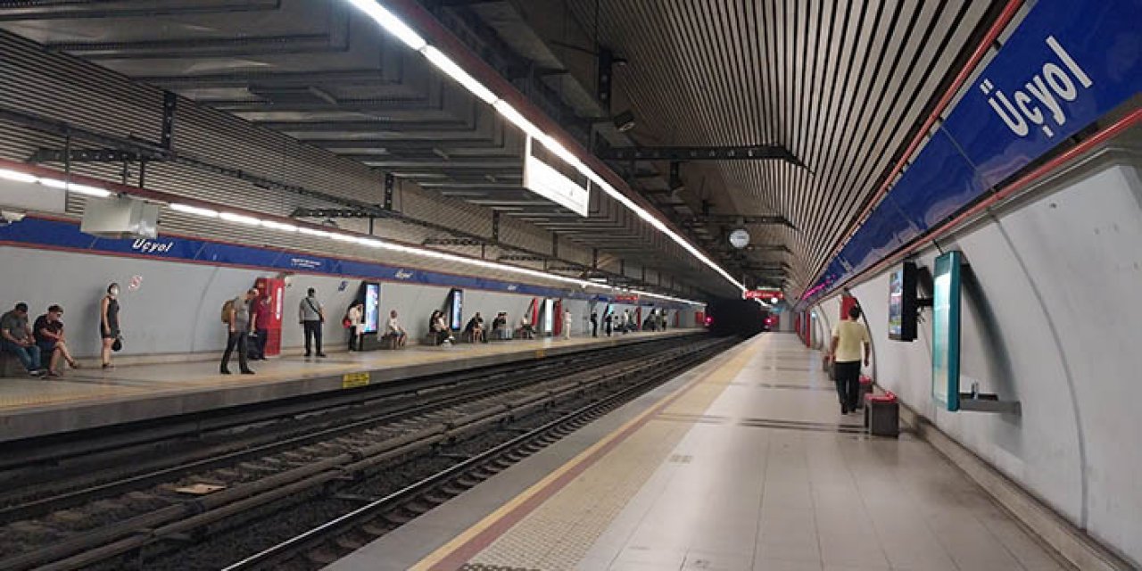 İzmir metrosunda şok görüntü! Kimseyi umursamadı