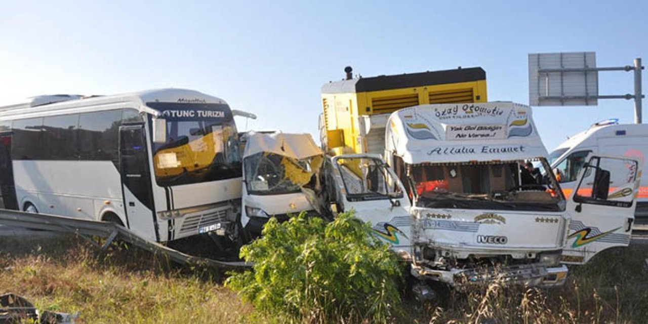 İşçi servisleri kamyonetle çarpıştı: Çok sayıda yaralı var