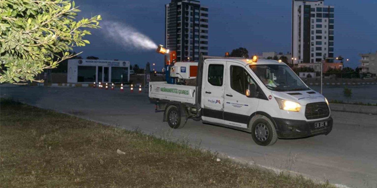 Mersin’de haşere ve larva gündüz, uçkun ilaçlaması ise gece yapılıyor