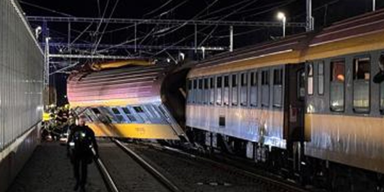 İki tren kafa kafaya çarpıştı: Ölü ve yaralılar var