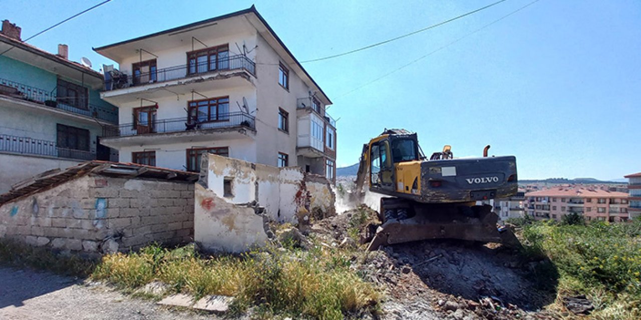 Altındağ'da halk sağlığını tehdit eden yapılar yıkılıyor