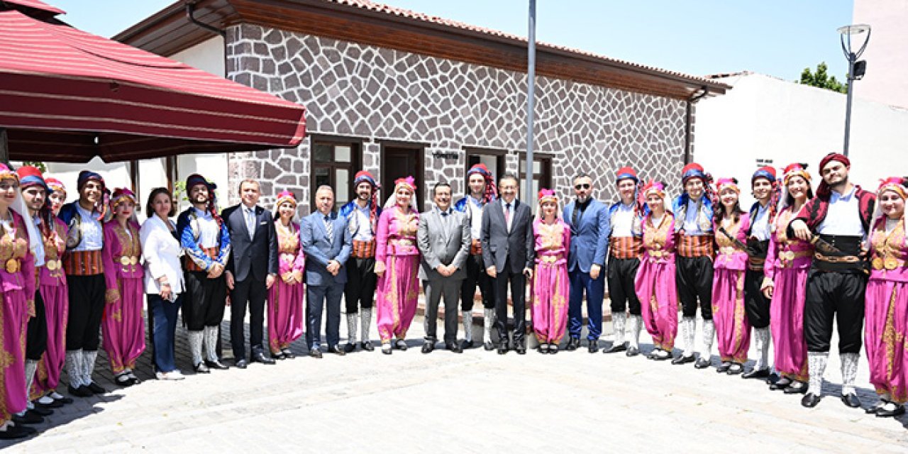 Altındağ'da kadınların geleneksel “Yıl Sonu Sergisi” açıldı.