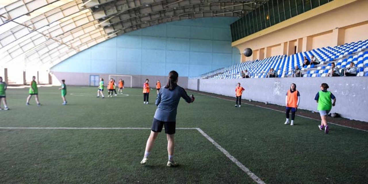 Kadınlarda futbol seçmeleri tamamlandı: Yıldız adayları görücüye çıktı