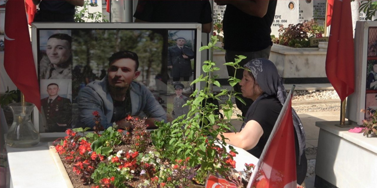 Mersin Şehitliğinde hüzünlü tören