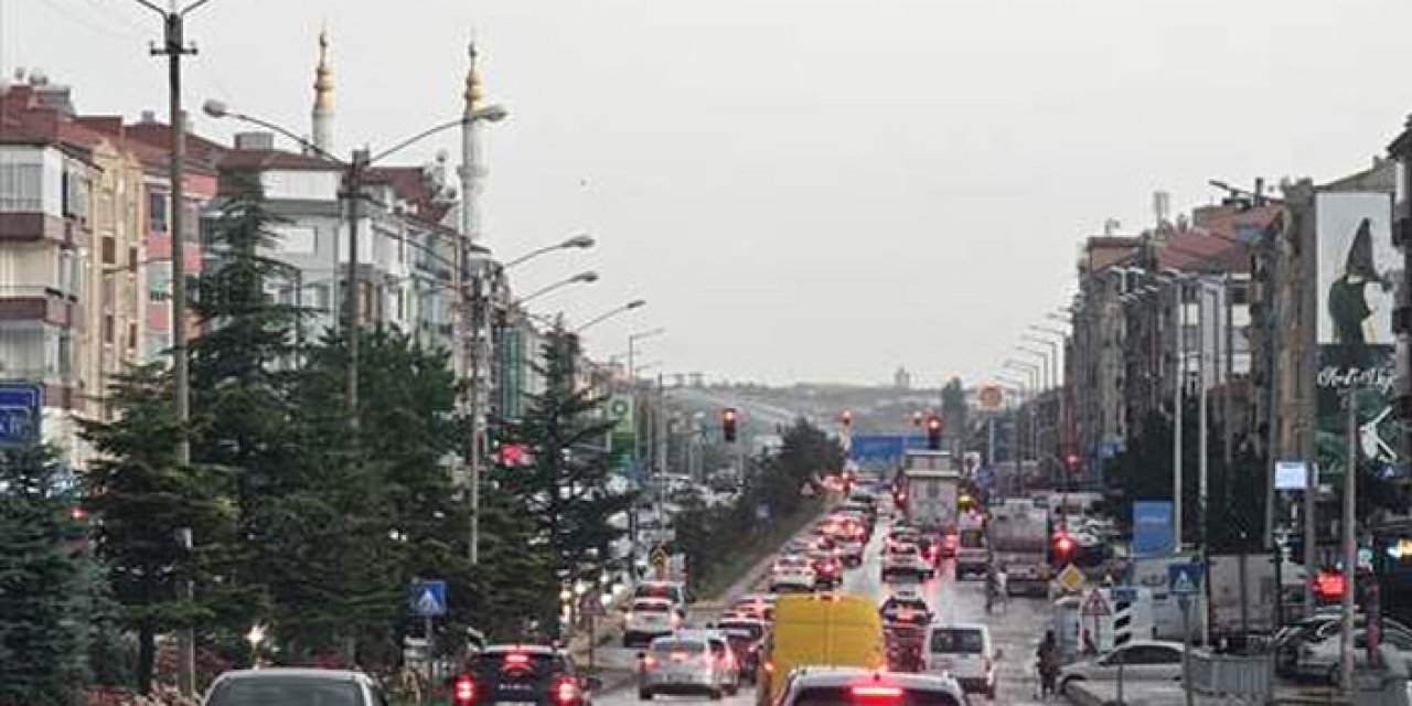 Ankara'da bayram yoğunluğu trafiği felç etti