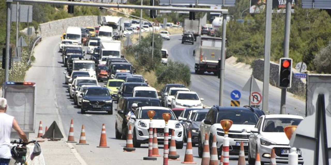 Tatilciler Bodrum'a akın ediyor: 175 bin araç giriş yaptı