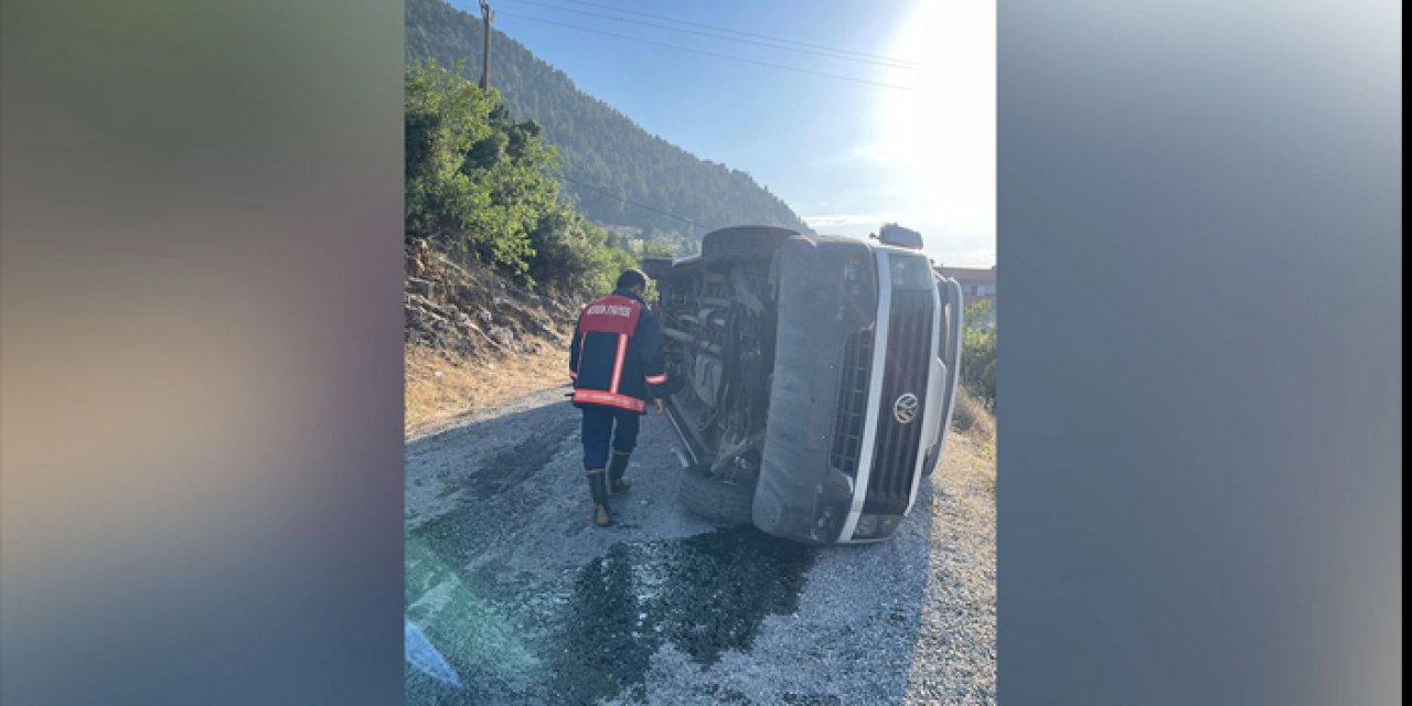 Minibüs devrildi: 1'i ağır, 11 yaralı