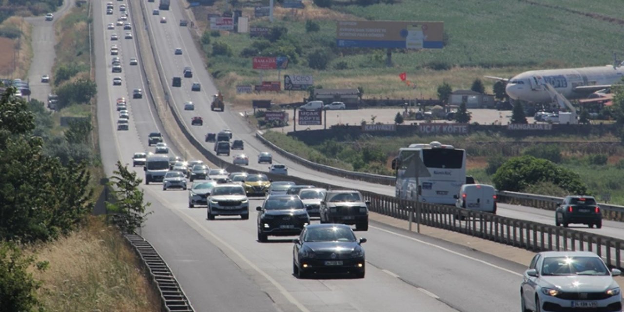 Kurban göçü başladı: Tatilciler şehirlerine dönüyor