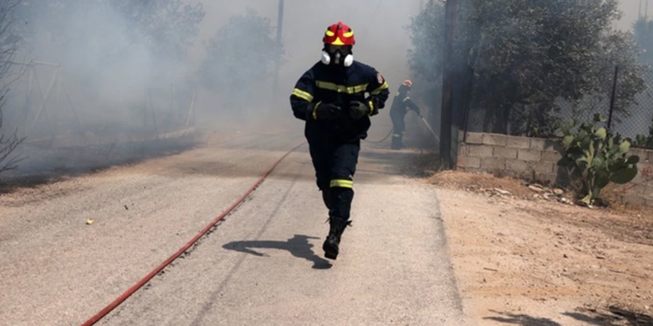 Komşu yangın ile mücadele ediyor: Yerleşim yerleri tahliye edildi