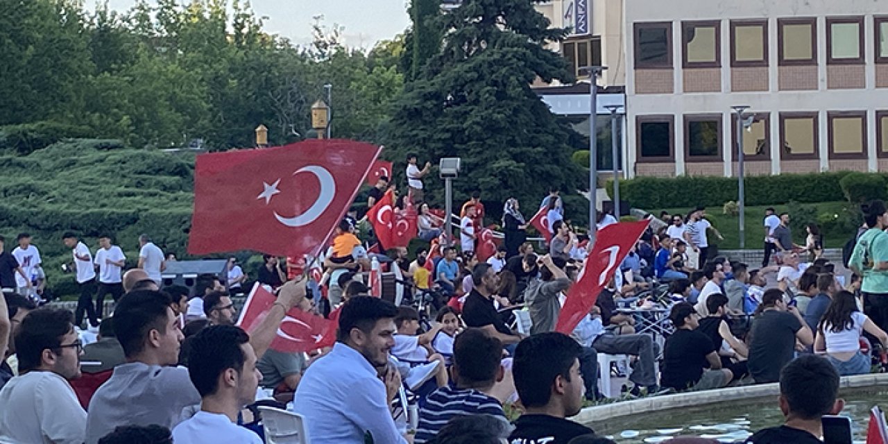 Altınpark'ta milli maç yoğunluğu: Galibiyeti kutladılar