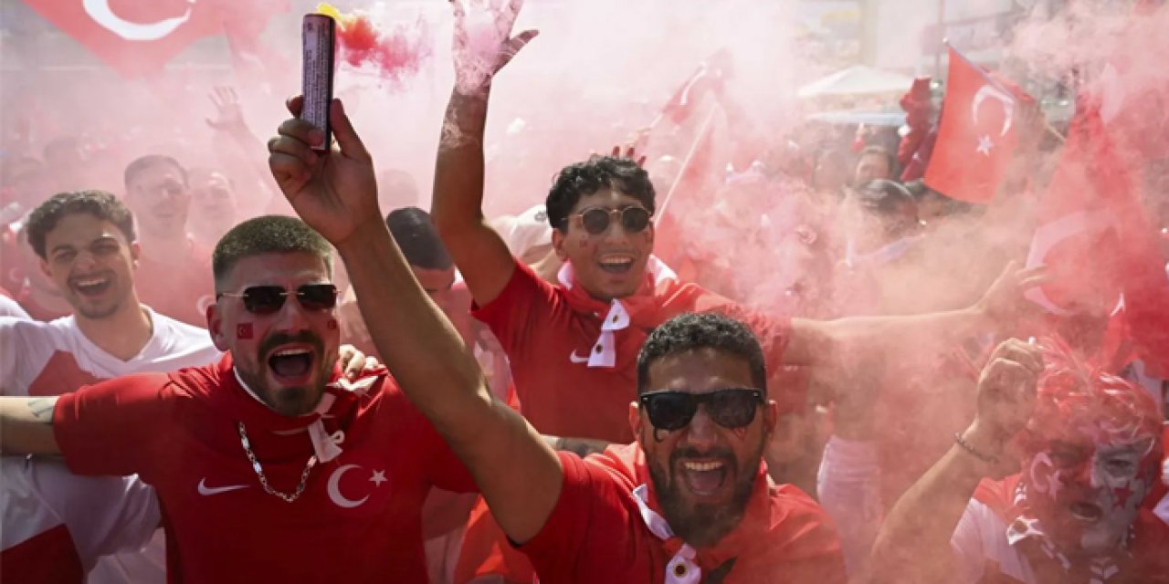 EURO 2024 heyecanı: Türk taraftarlar yürüyüş yaptı