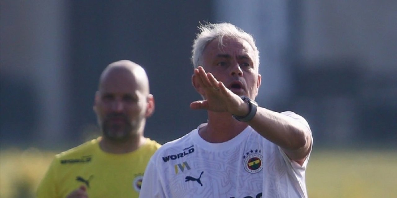 Mourinho ilk antrenmanda gözden çıkardı, Fenerbahçe'de yeri yok dedi