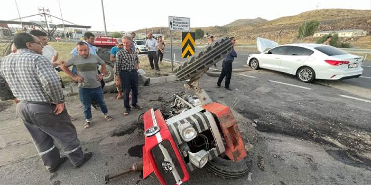 Otomobil ile traktör çarpıştı: 5 kişi yaralandı