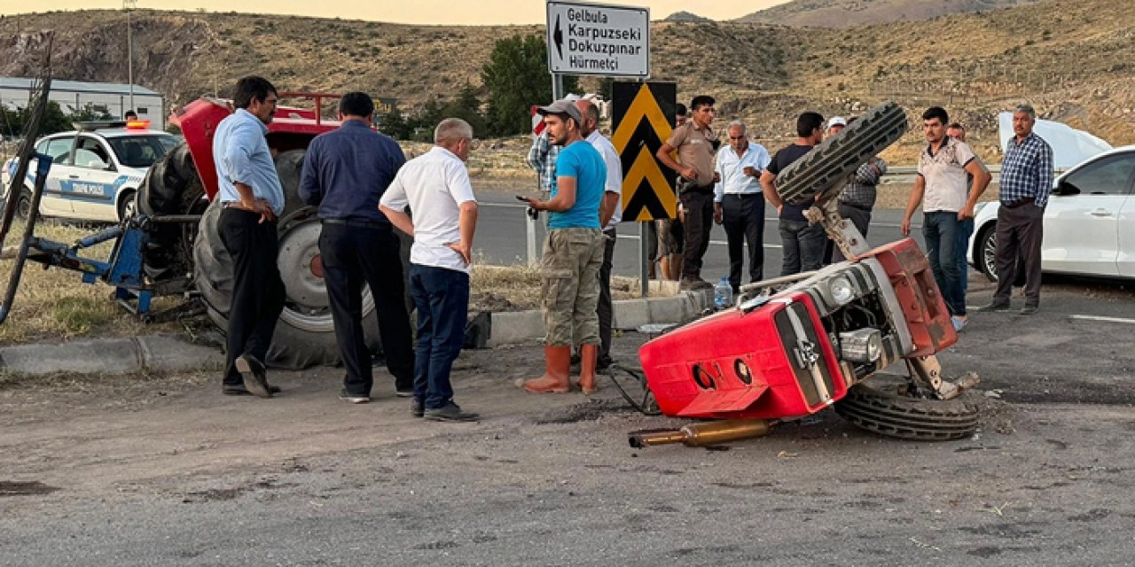 Kazada ortadan ikiye bölündü: Yaralılar var