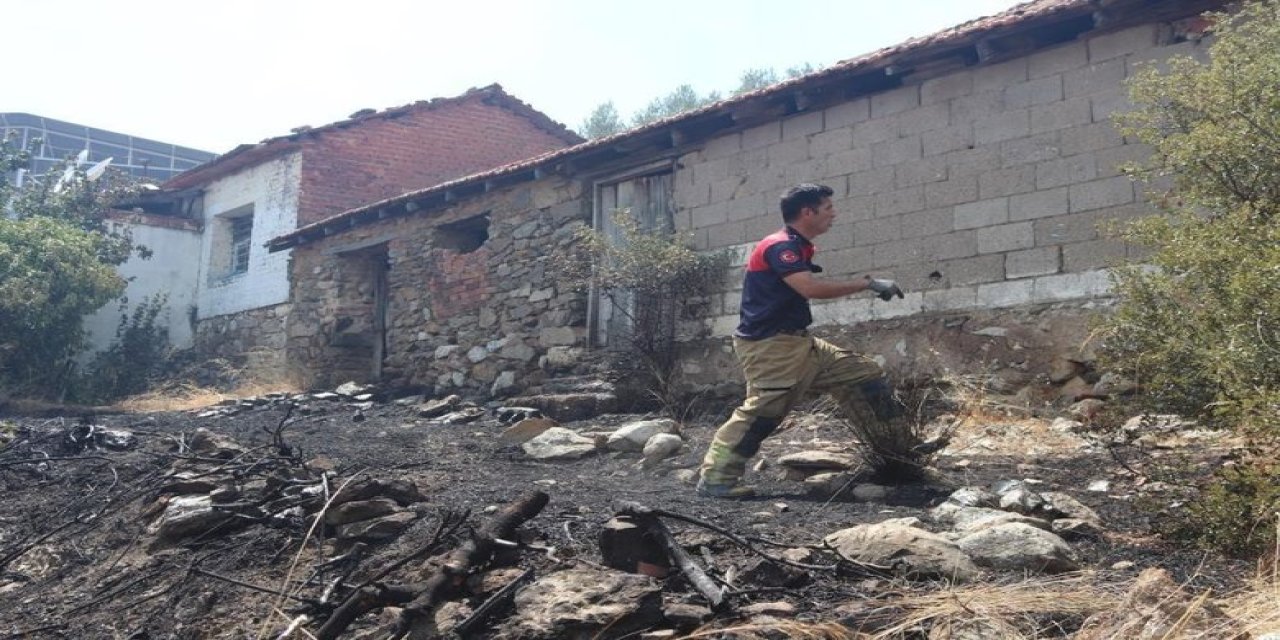 Menderes’te alevler yerleşim yerine ulaştı!