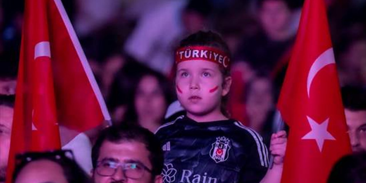 Ankara'da milli maç heyecanı: Dev ekrandan izlendi
