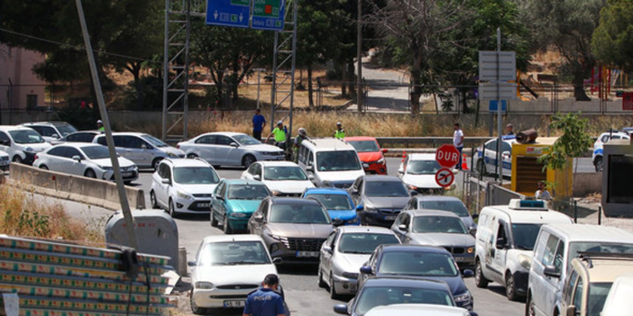 İzmir-Manisa yolu trafiğe kapatıldı!
