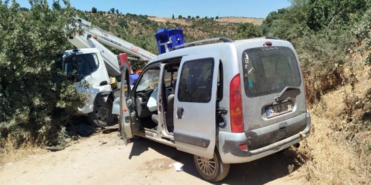 Manisa'da kafa kafaya çarpışan araçlarda 2 kişi yaralandı