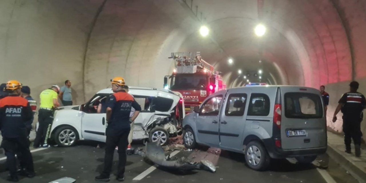 Tünel içinde feci kaza: İki araç çarpıştı