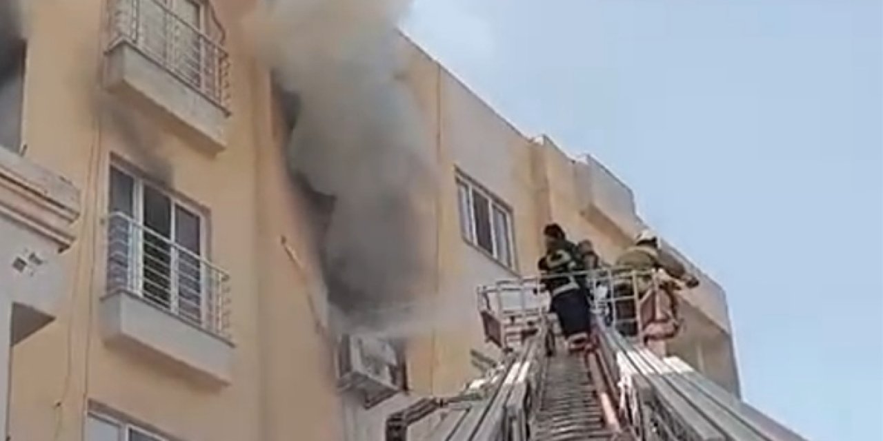 Apartman dairesinde yangın çıktı: Vatandaşlar mahsur kaldı