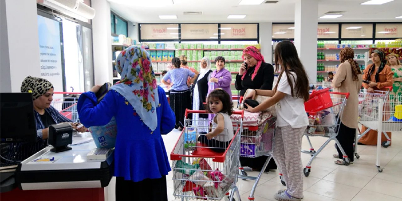 İzmir'de ihtiyaç sahiplerine destek: Kent Market kapılarını açtı