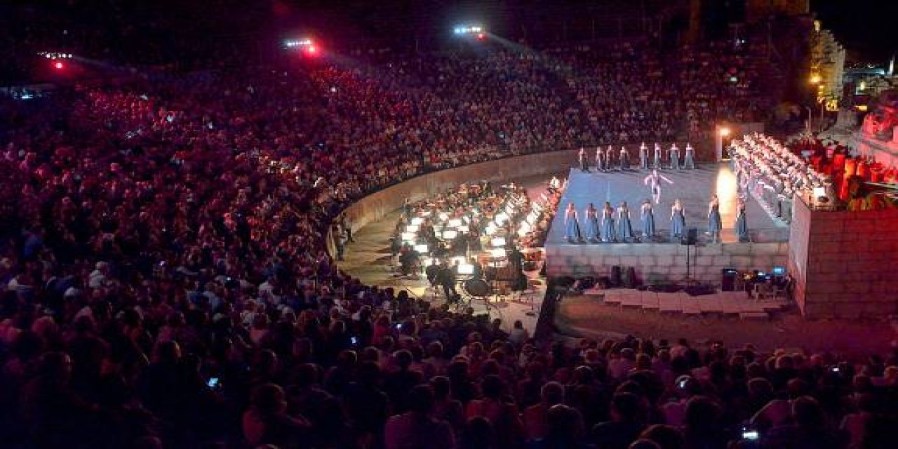 İzmir Uluslararası Efes Opera ve Bale Festivali rekor şehirciye ulaştı