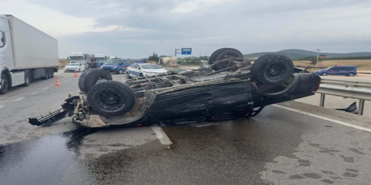 İzmir Bursa Yolu Üzerinde Kamyonet Takla Attı