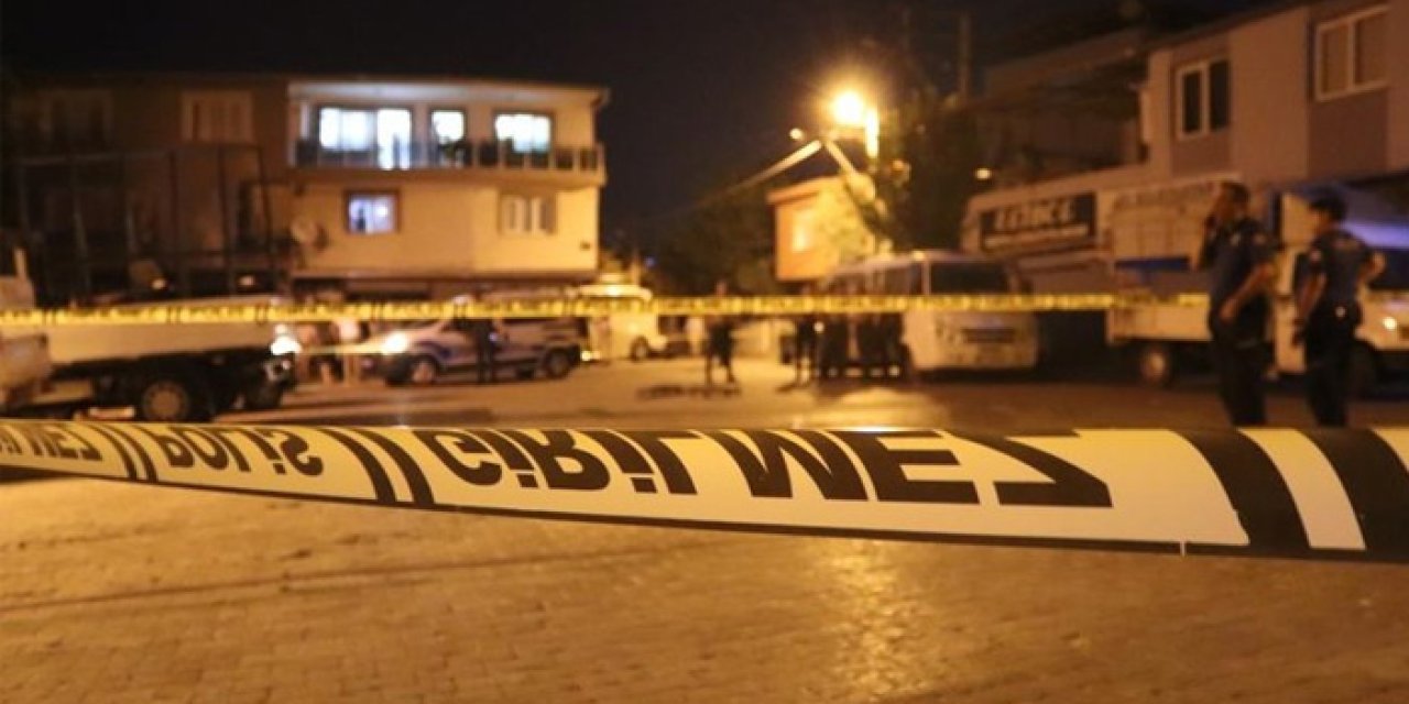 İzmir'de sokak ortasında bıçaklı, silahlı kavga: 1'i ağır 4 yaralı