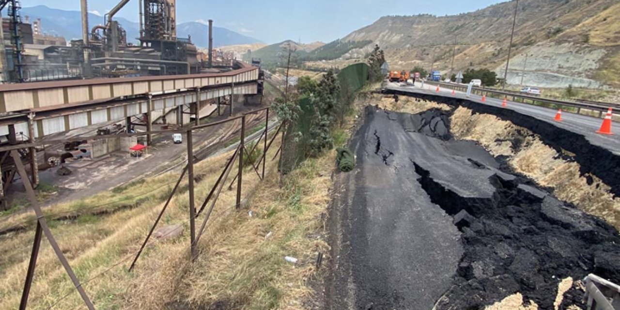 Karabük'te kara yolu çöktü: Demir yolu ulaşıma kapandı