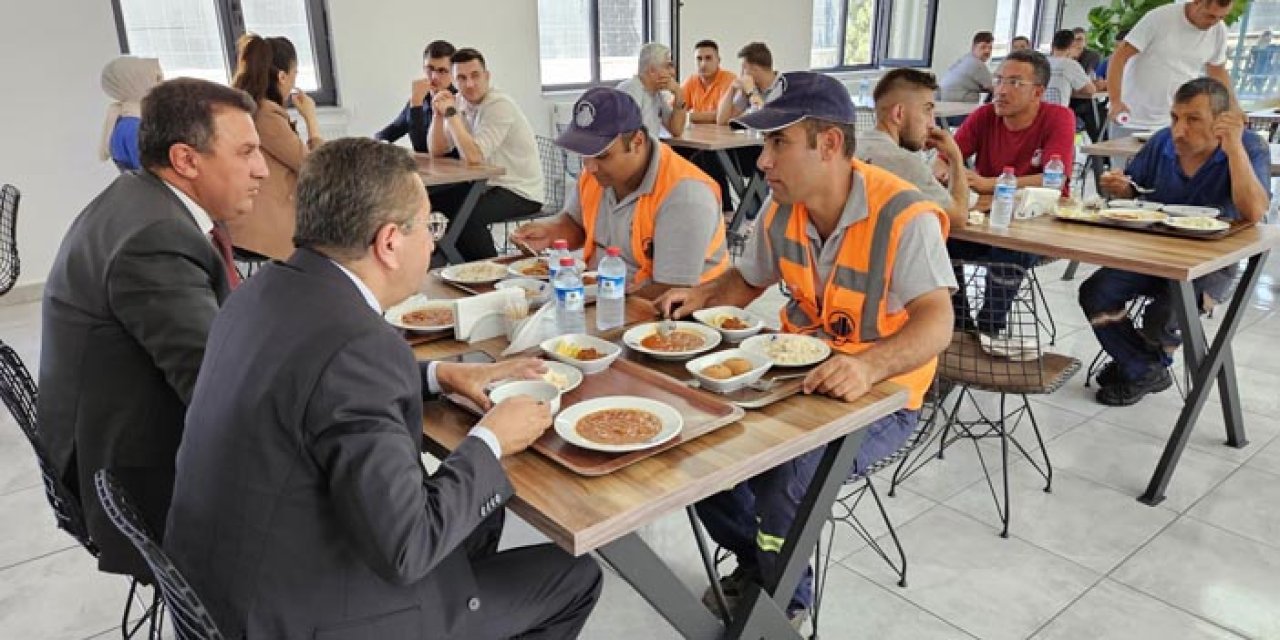 Altındağ'da Başkan Tiryaki işçilerle yemek yedi