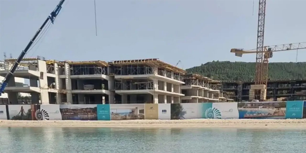 İzmir'in turizm cenneti Çeşme rezidans çöplüğüne döndü