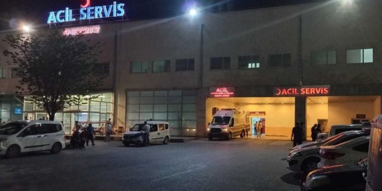 Mevsimlik işçileri taşıyan minibüs kamyonetle çarpıştı! 10 yaralı