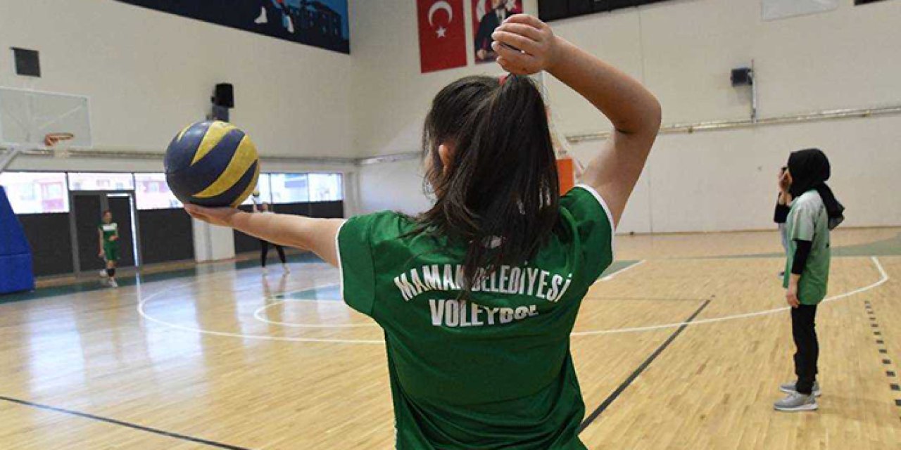 Mamak genç voleybolcularını bekliyor