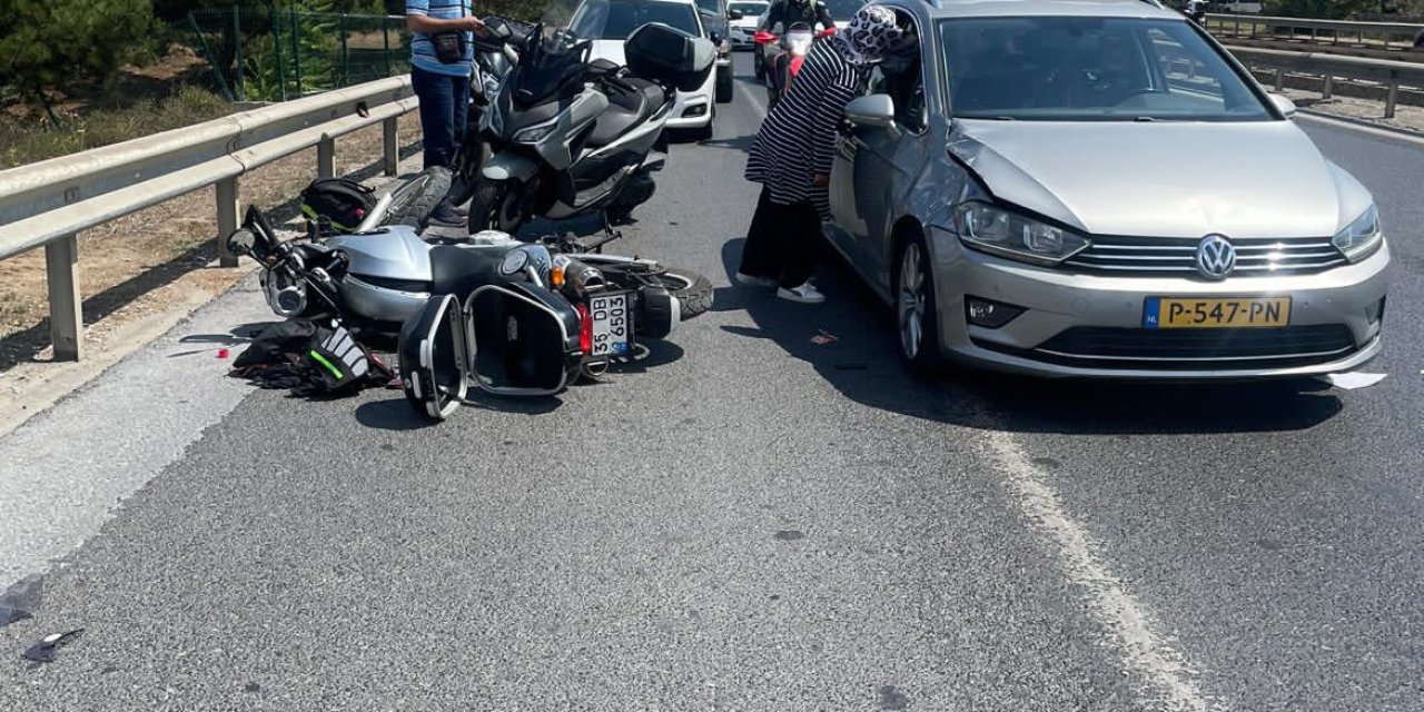 İstanbul- Ümraniye'de kontrolsüz şerit değiştiren otomobile motosiklet çarptı