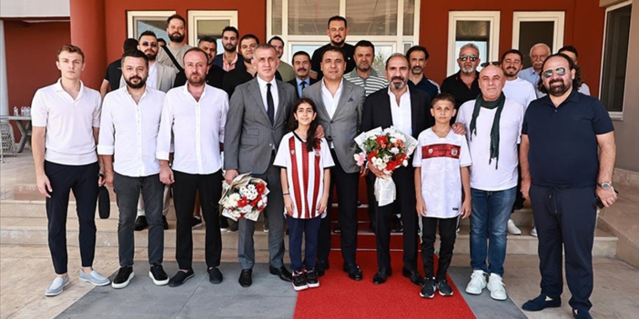 TFF Başkanı Hacıosmanoğlu, Sivasspor Kulübünü ziyaret etti