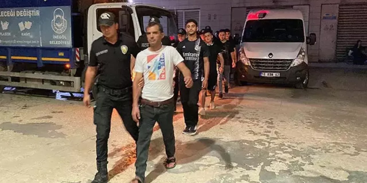 Polisin ‘gürültü' ihbarı üzerine gittiği evde 10 kaçak göçmen yakalandı