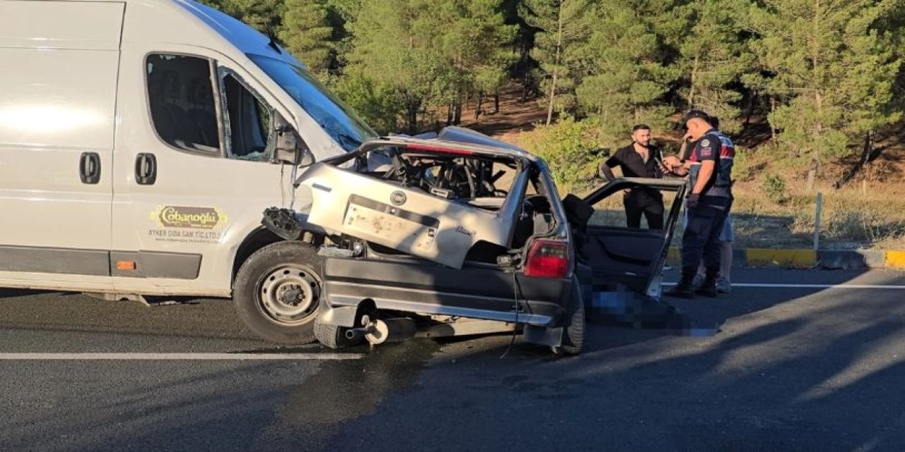 Safranbolu'da Panelvanla Otomobil Çarpışması: 1 Ölü, 1 Yaralı