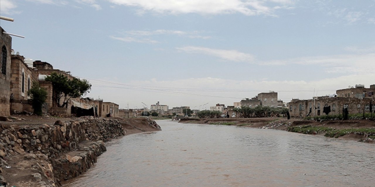 Yemen'de sel nedeniyle yerinden olan ailelerin sayısı 12 bini geçti