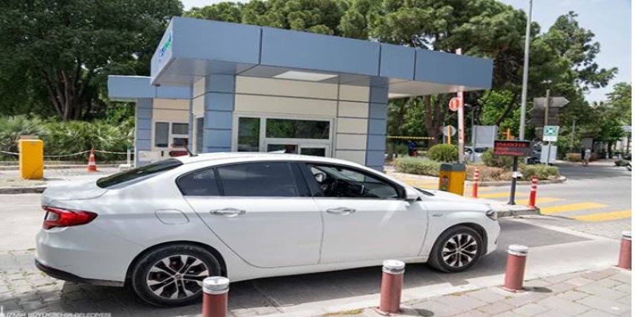 İzmirliler dikkat: Elektrikli araçlara yüzde 50 otopark indirimi