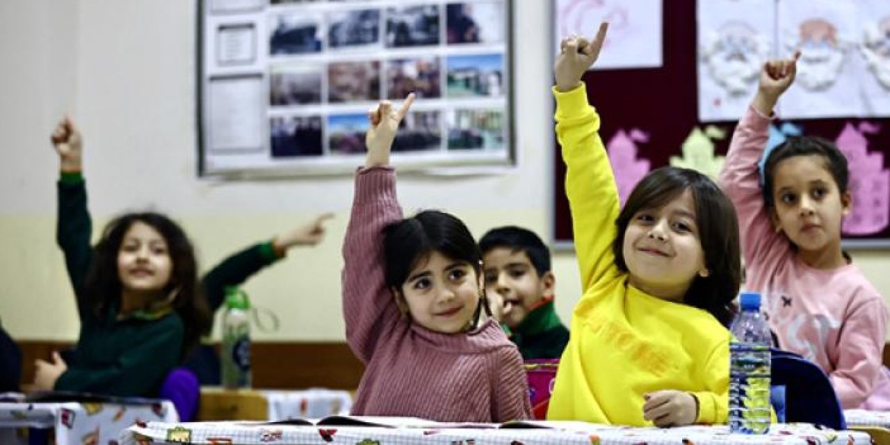 20 milyon öğrenci pazartesi günü ders başı yapacak