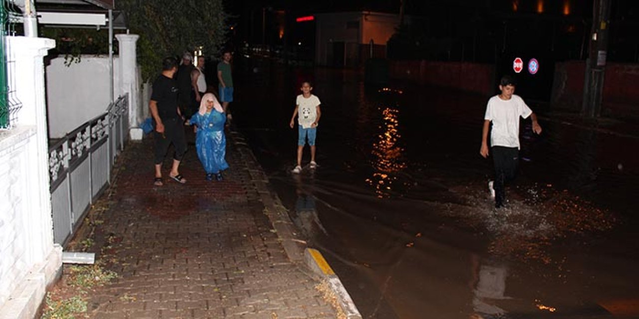 Aksaray'da sokaklar göle döndü