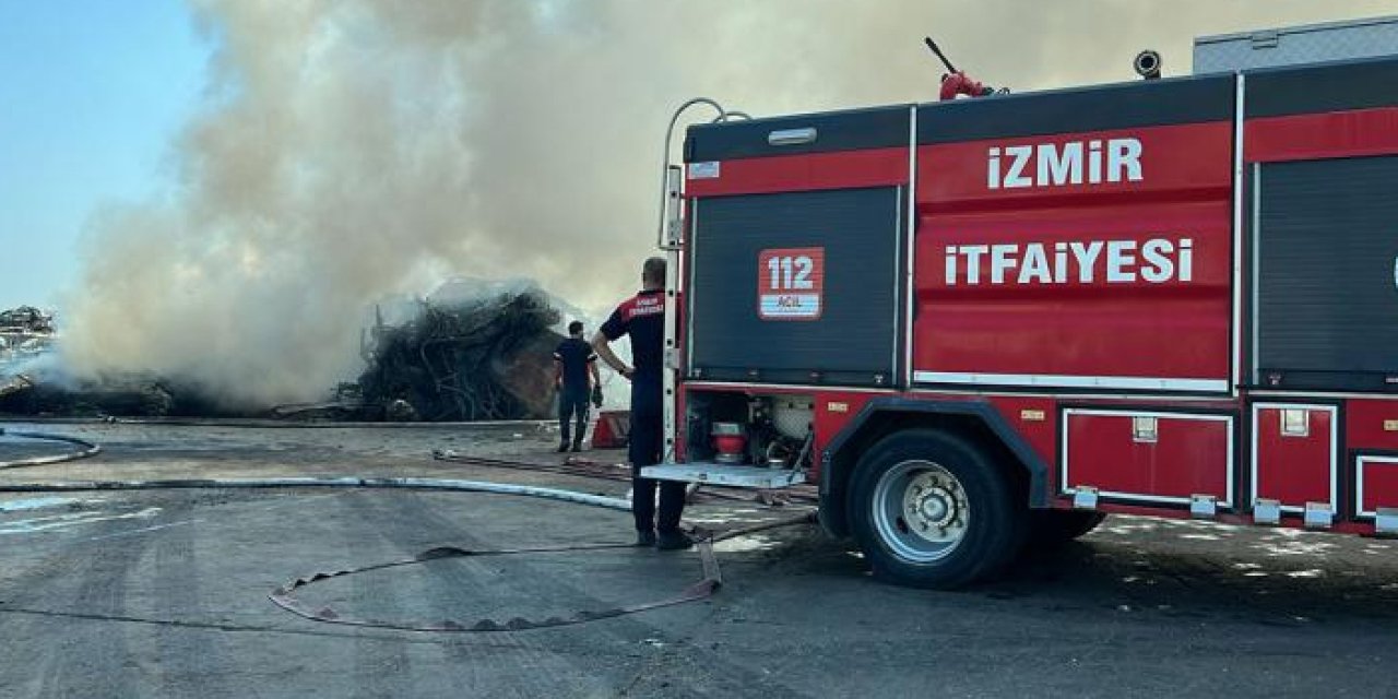 İzmir'de hurda depolama alanında yangın