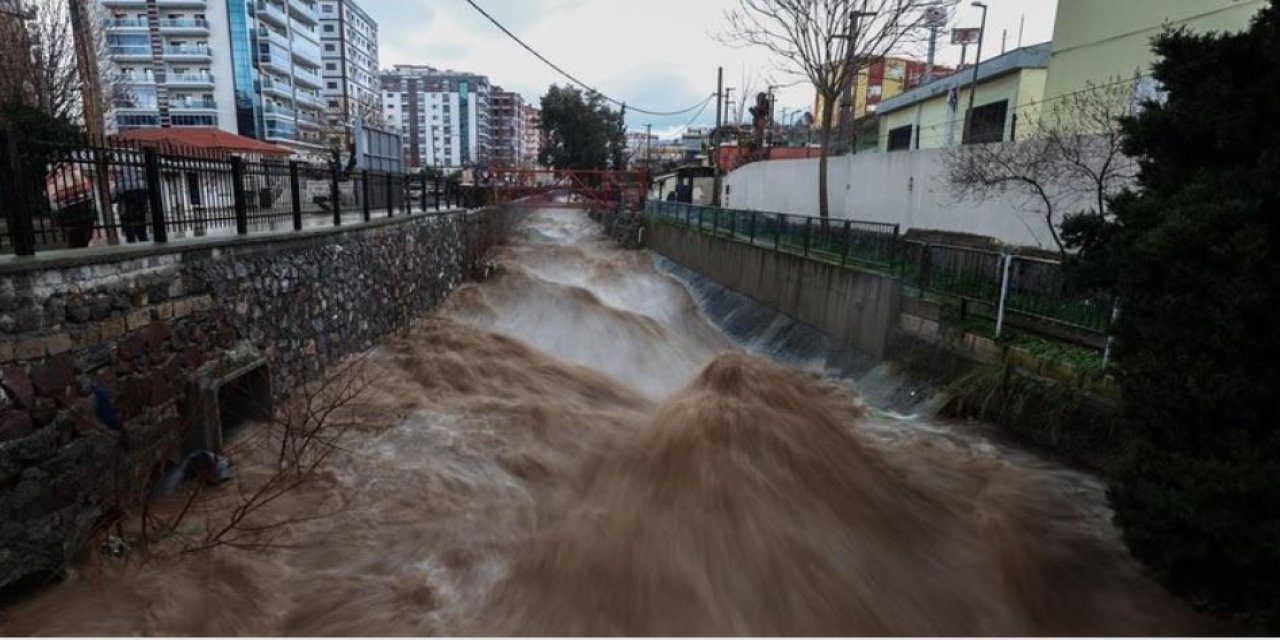 İzmir için korkutan uyarı: Sel olaylarıyla karşı karşıya kalabiliriz