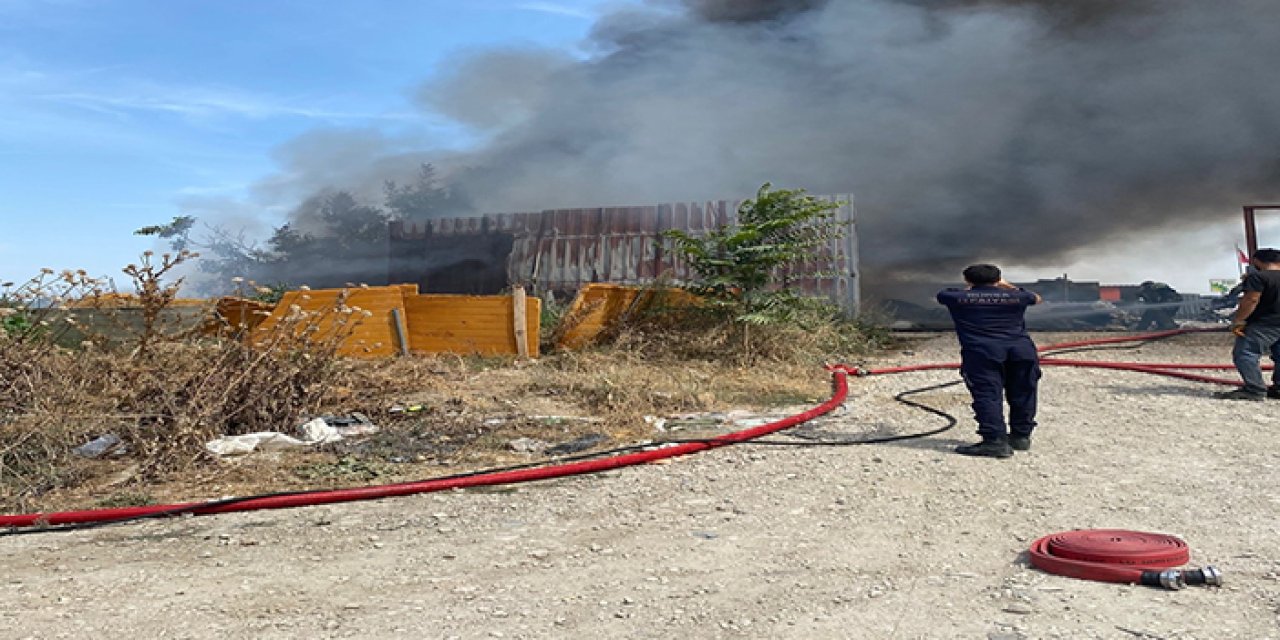 Geri dönüşüm tesisindeki yangın, 1 saatte kontrol altına alındı